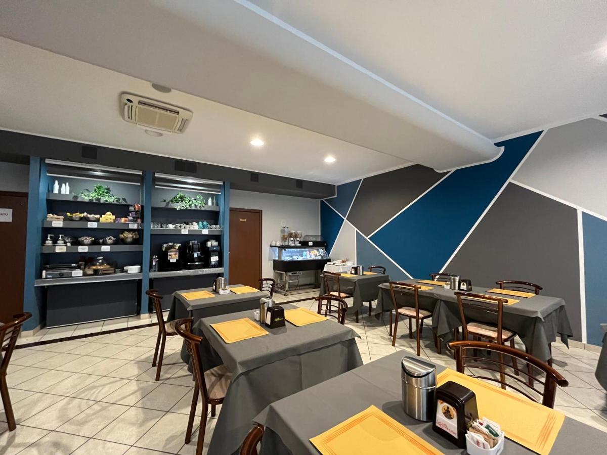 Hotel Bussana بورتو تولي المظهر الخارجي الصورة